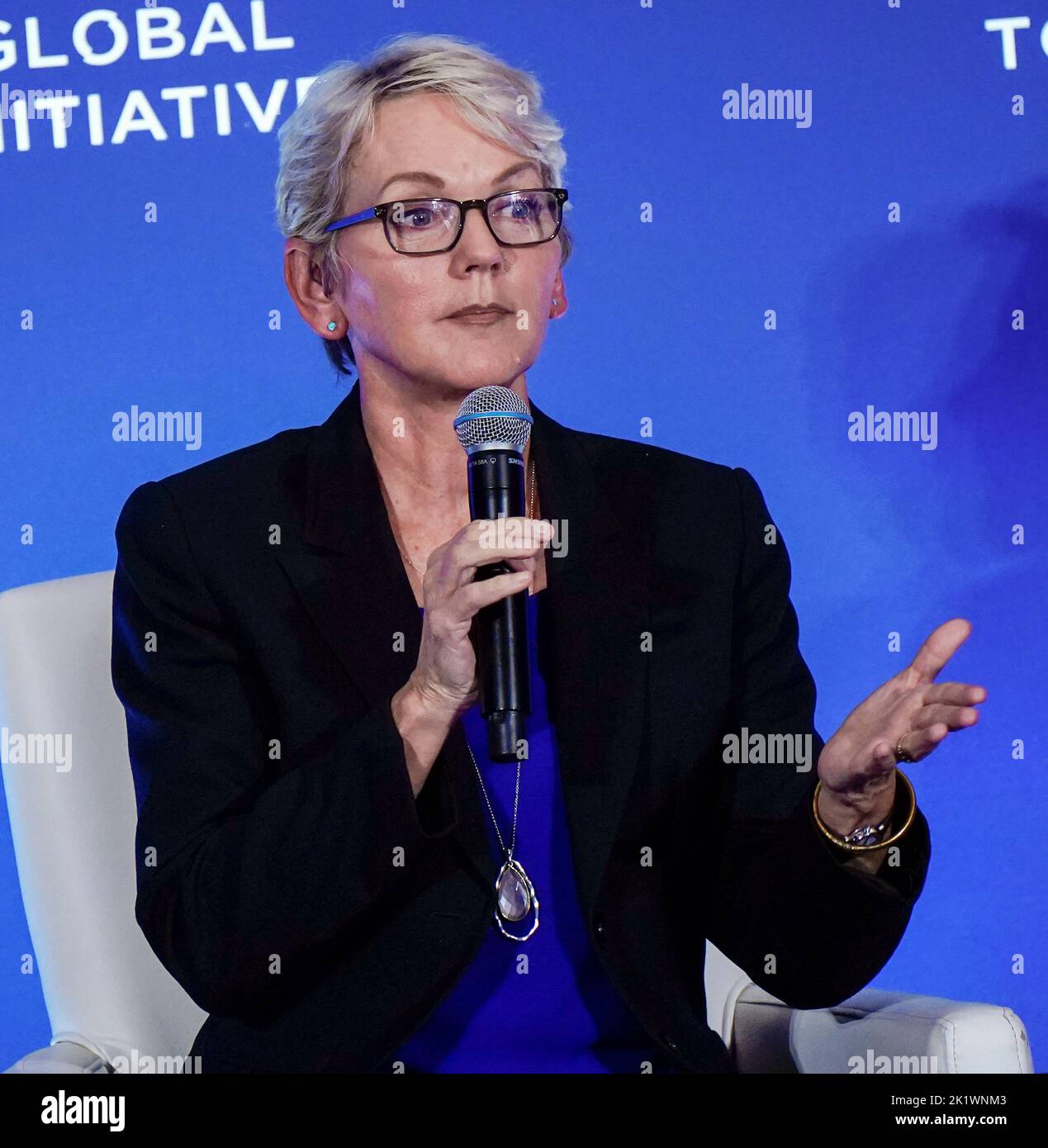 09/20/2022 New York City, New York, Segretario per l'energia degli Stati Uniti Jennifer Granholm durante la 2022 Clinton Global Initiative tenutasi all'Hilton Midtown martedì 20 settembre 2022 a New York City. Foto di Jennifer Graylock-Alamy News 917-519-7666 Foto Stock