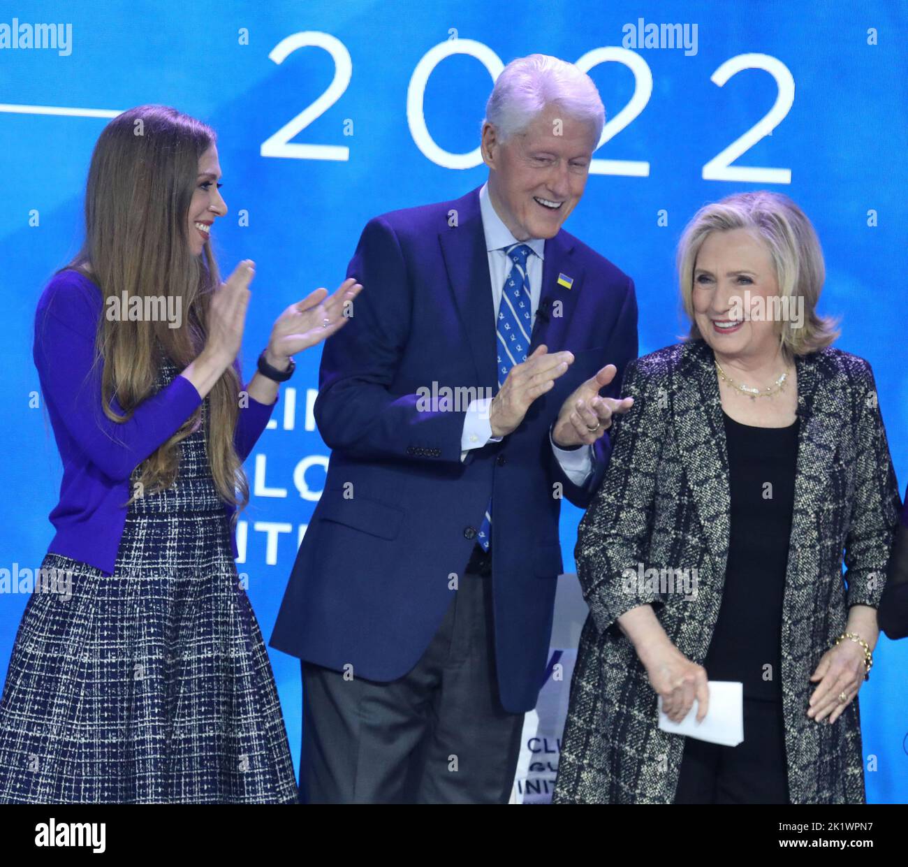 20 settembre 2022, New York City, New York, USA: CHELSEA CLINTON, BILL CLINTON e HILLARY RODHAM CLINTON partecipano alla Clinton Global Initiative del 2022 tenutasi al New York Hilton Hotel. (Credit Image: © Nancy Kaszerman/ZUMA Press Wire) Foto Stock