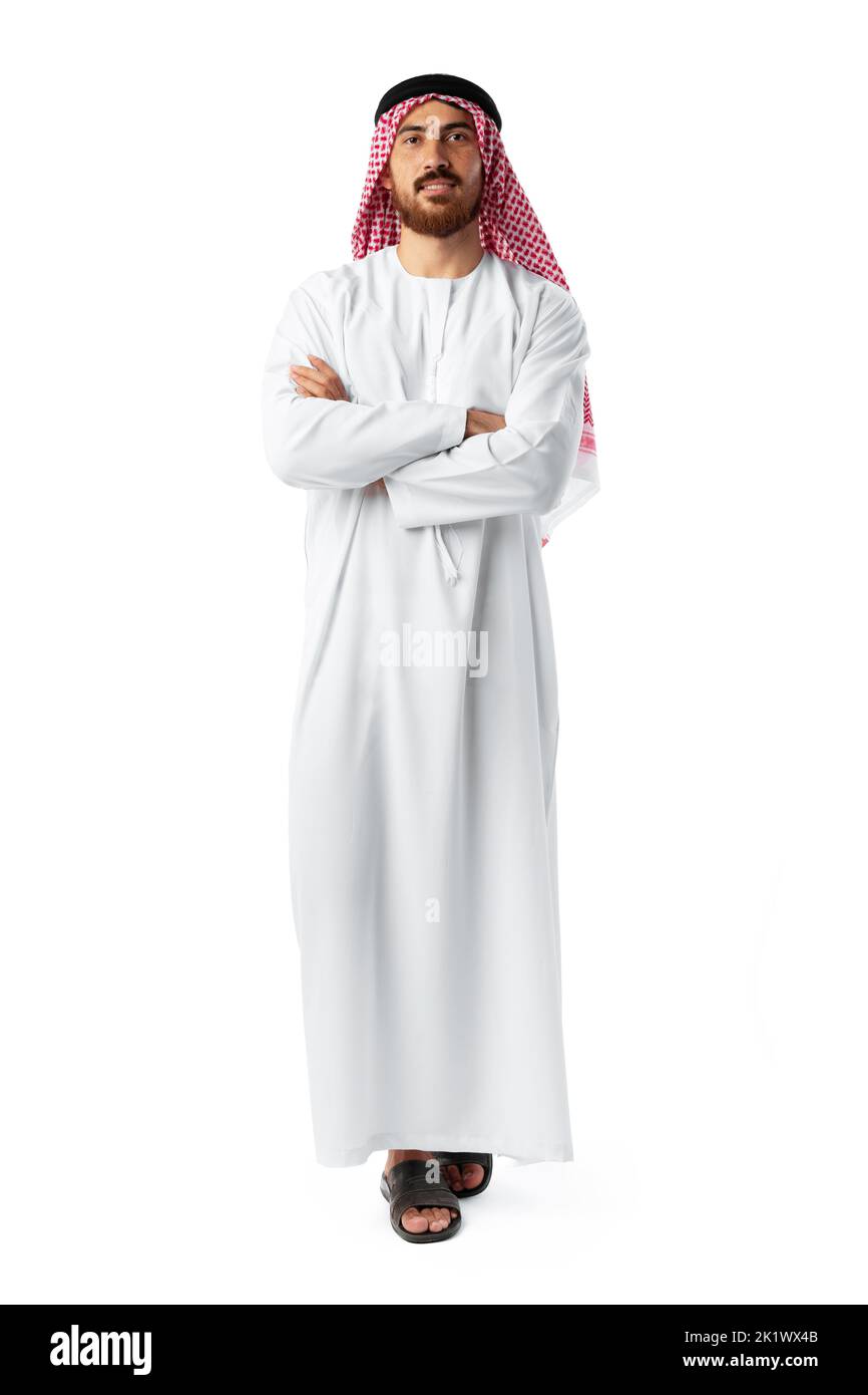 Sorridente arabo mentre si trova in un isolato studio bianco Foto Stock