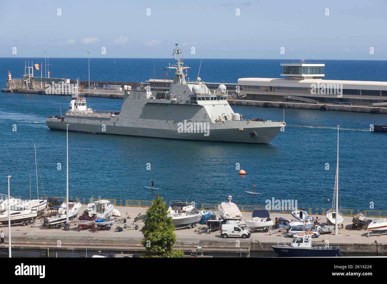 Nave di pattuglia spagnola Relampago P43 che arriva al porto di Funchal Madeira Foto Stock