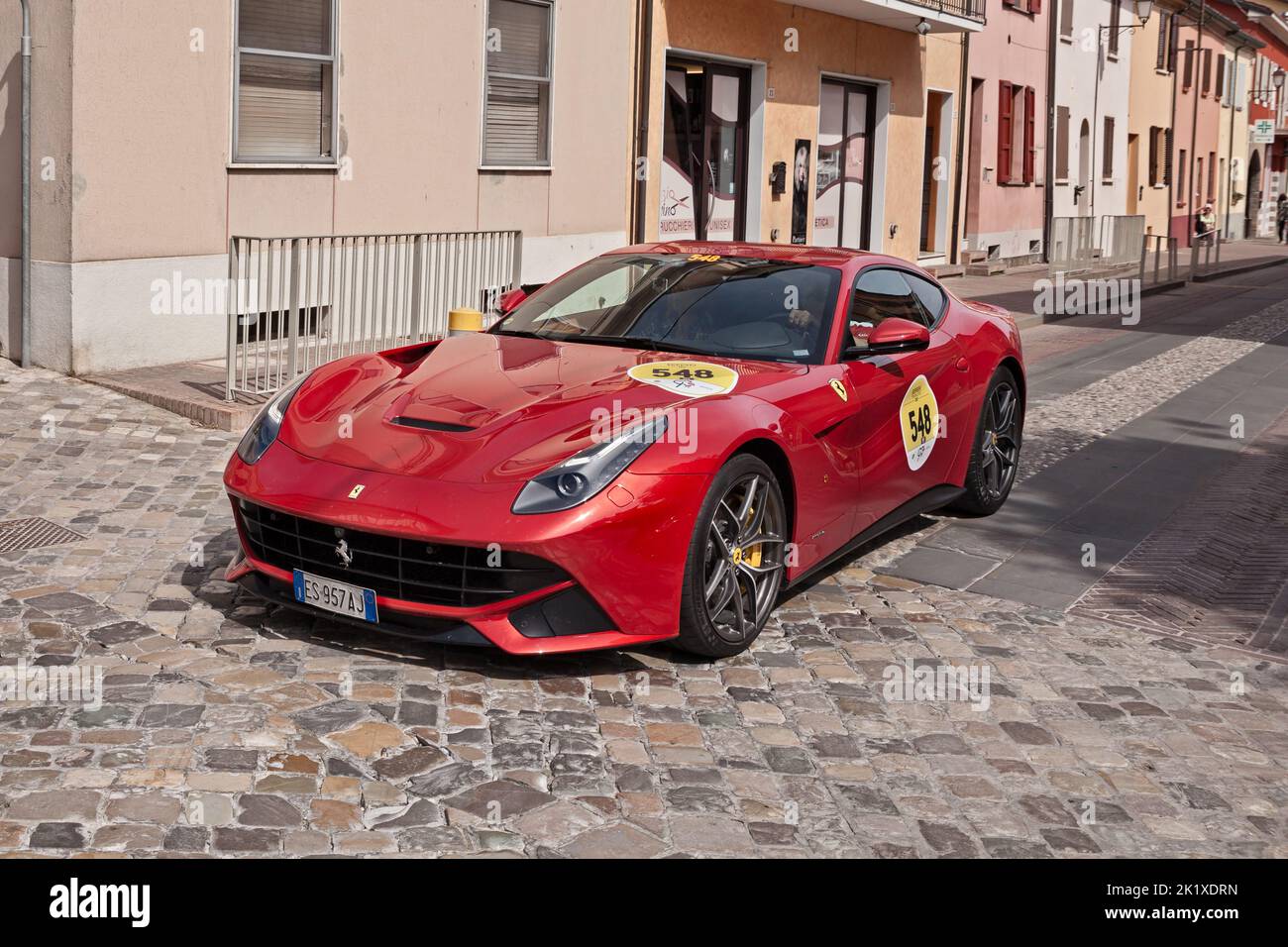 Auto sportiva Ferrari F12 Berlinetta viaggia durante la storica gara automobilistica Mille miglia, il 19 maggio 2017 a Gatteo, FC, Italia Foto Stock