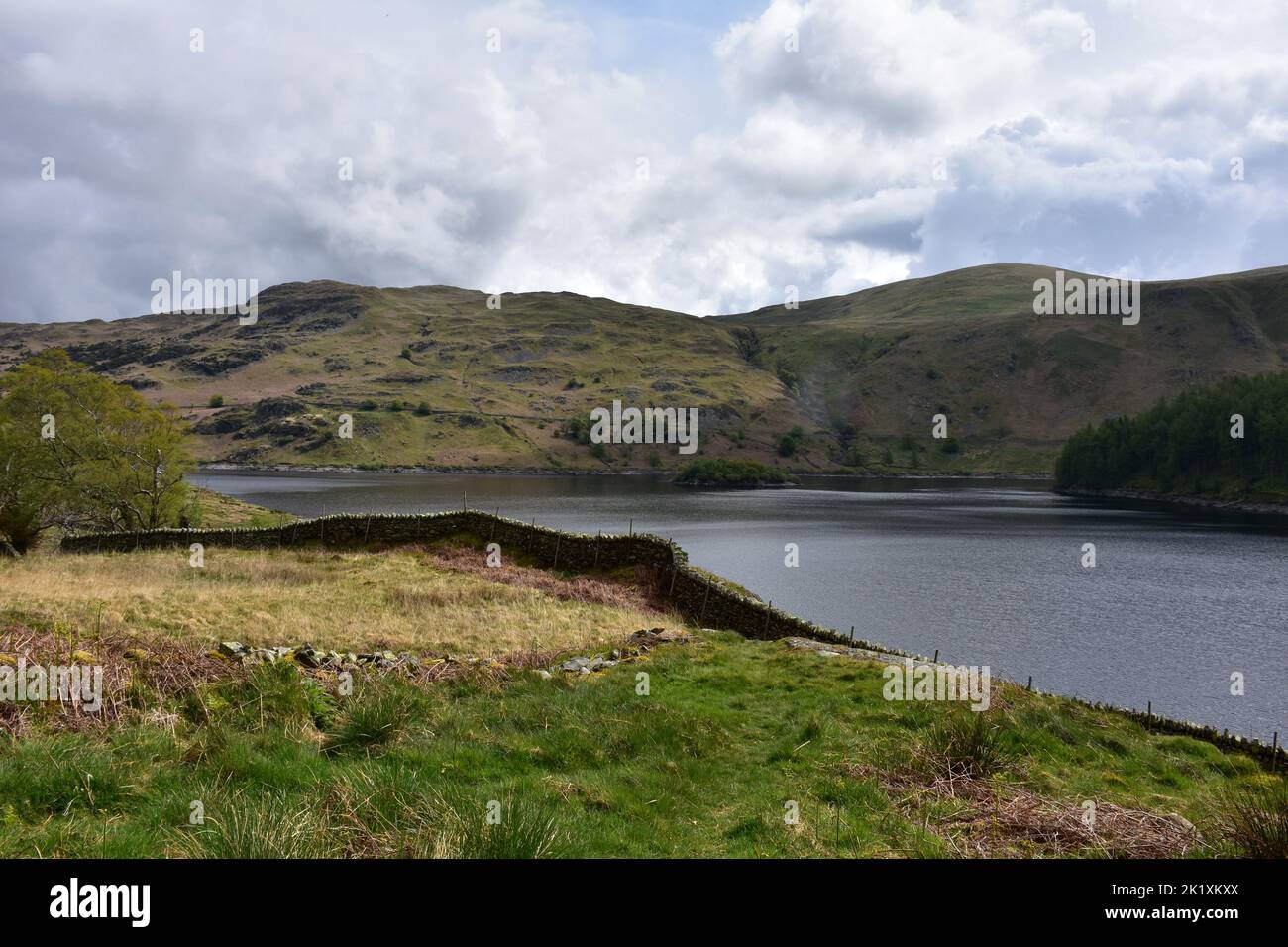 Bella valle con Haweswater Resevoir nel Distretto dei Laghi di Inghilterra. Foto Stock