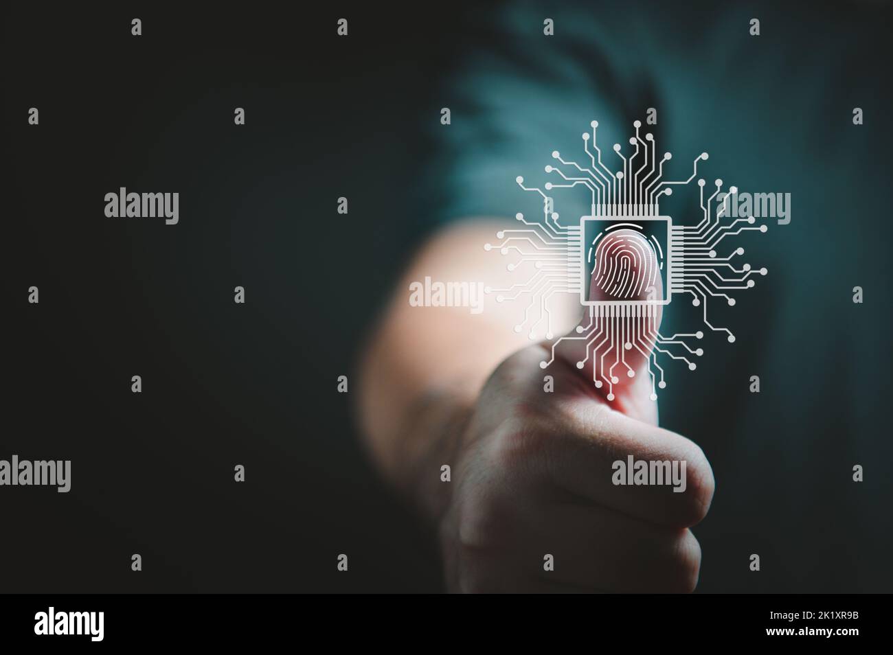 Impronte digitali di cyber sicurezza e Personal Data Protection Act o PDPA con background di persone. Informazioni tecnologiche e informativa sulla privacy. Foto Stock