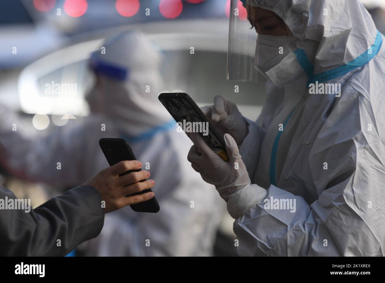 SHENYANG, CINA - 21 SETTEMBRE 2022 - i cittadini ottengono test sugli acidi nucleici a Shenyang, provincia di Liaoning, Cina, 21 settembre 2022. Foto Stock