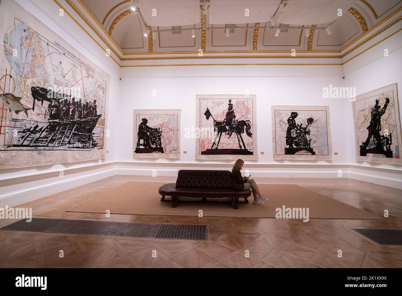 Londra Regno Unito. 21 settembre 2022. Processione 1999-2000 di William Kentridge: La più grande mostra alla Royal Academy of Arts dell'artista sudafricano William Kentridge nato a Johannesburg nel 1955, che copre 40 anni della sua carriera, che comprende suite di incisioni e linocuts e disegni di charcola in scala larg e cortometraggi. La mostra si svolge dal 24 settembre -11 dicembre al Credit: amer Ghazzal/Alamy Live News. Foto Stock