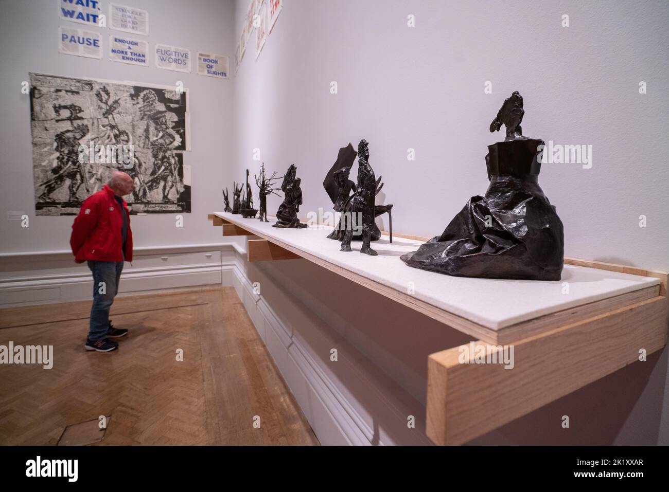 Londra Regno Unito. 21 settembre 2022. Processione 1999-2000 di William Kentridge: La più grande mostra alla Royal Academy of Arts dell'artista sudafricano William Kentridge nato a Johannesburg nel 1955, che copre 40 anni della sua carriera, che comprende suite di incisioni e linocuts e disegni di charcola in scala larg e cortometraggi. La mostra si svolge dal 24 settembre -11 dicembre al Credit: amer Ghazzal/Alamy Live News. Foto Stock