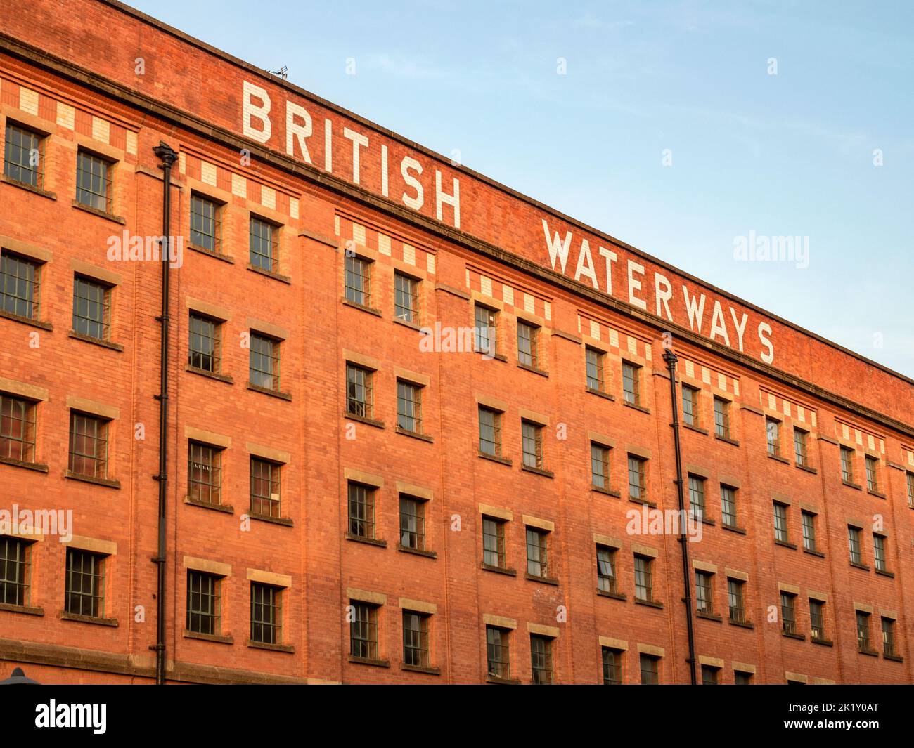 Old British Waterways Building presso il canale di Nottingham all'alba Nottingham Nottinghamshire Inghilterra Foto Stock