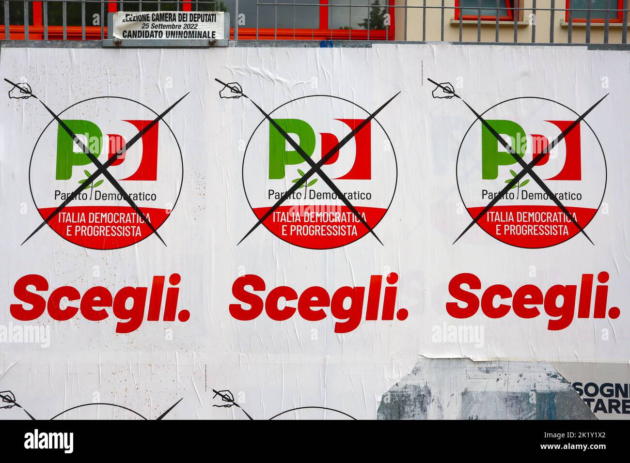 Poster del muro delle elezioni italiane con il simbolo del Partito politico PD PARTITONE DEMOCRATICO per le elezioni generali in Italia del 25 settembre 2022 Foto Stock