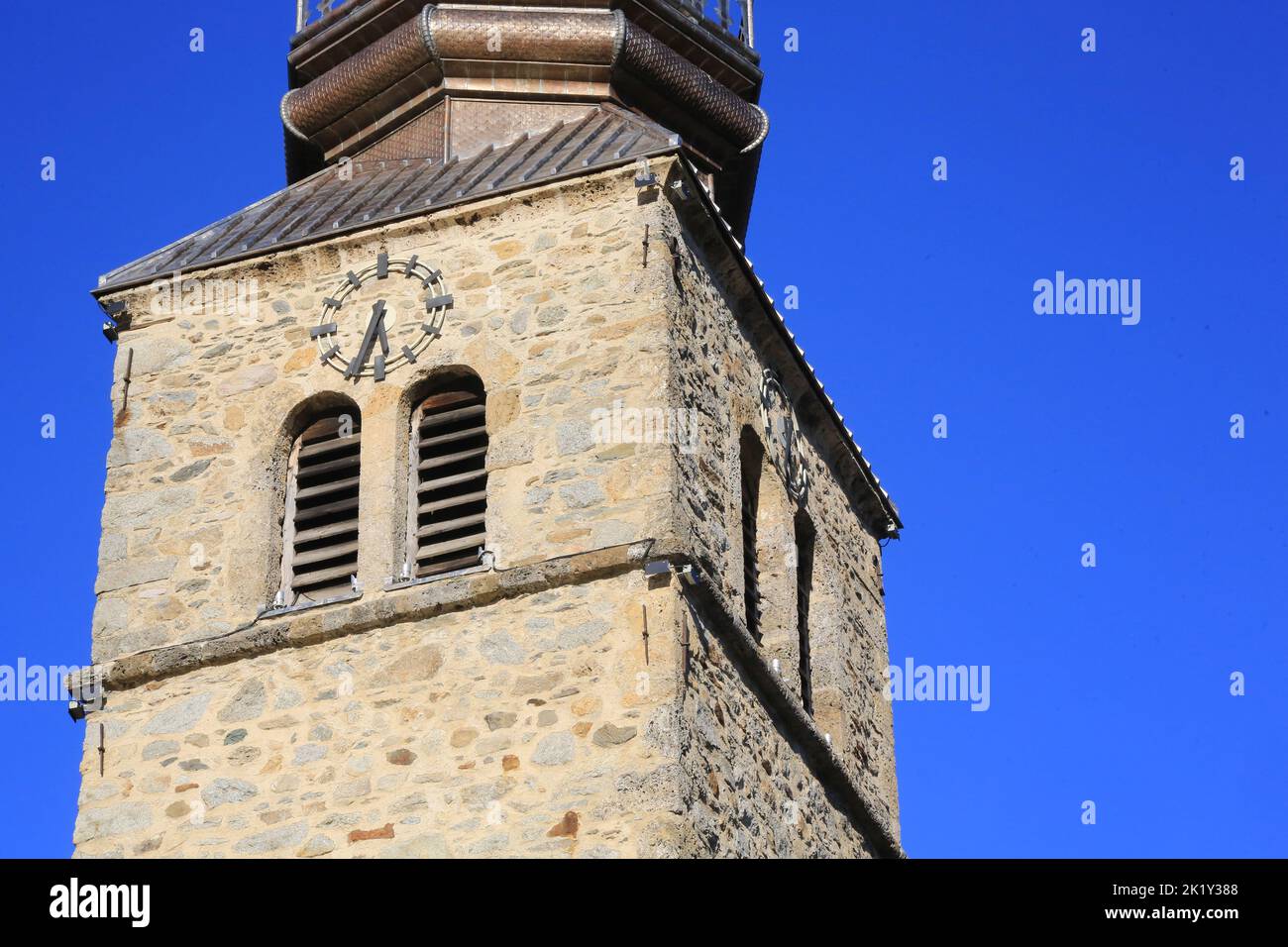 L'église Saint-Nicolas de Combloux et son clocher à bulbe classé au titre des Monuments historiques en 1971. Combloux. Alta Savoia. Auvergne-Rhône-al Foto Stock