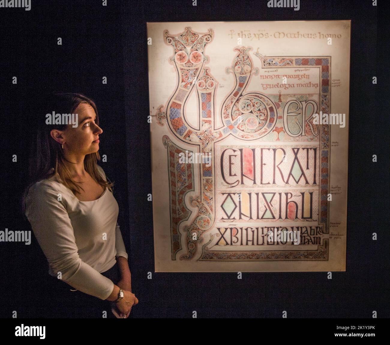 Newcastle Newcastle upon Tyne, Inghilterra 22 settembre 2022 questa sarà la prima volta che il venerato libro, in prestito dalla British Library, sarà esposto in città dal 2000. La mostra studierà il significato dei Vangeli Lindisfarne nel mondo di oggi ed esplorerà il suo rapporto con temi di identità personale, regionale e nazionale. Paul Quezada-Neiman/Alamy Live News Foto Stock
