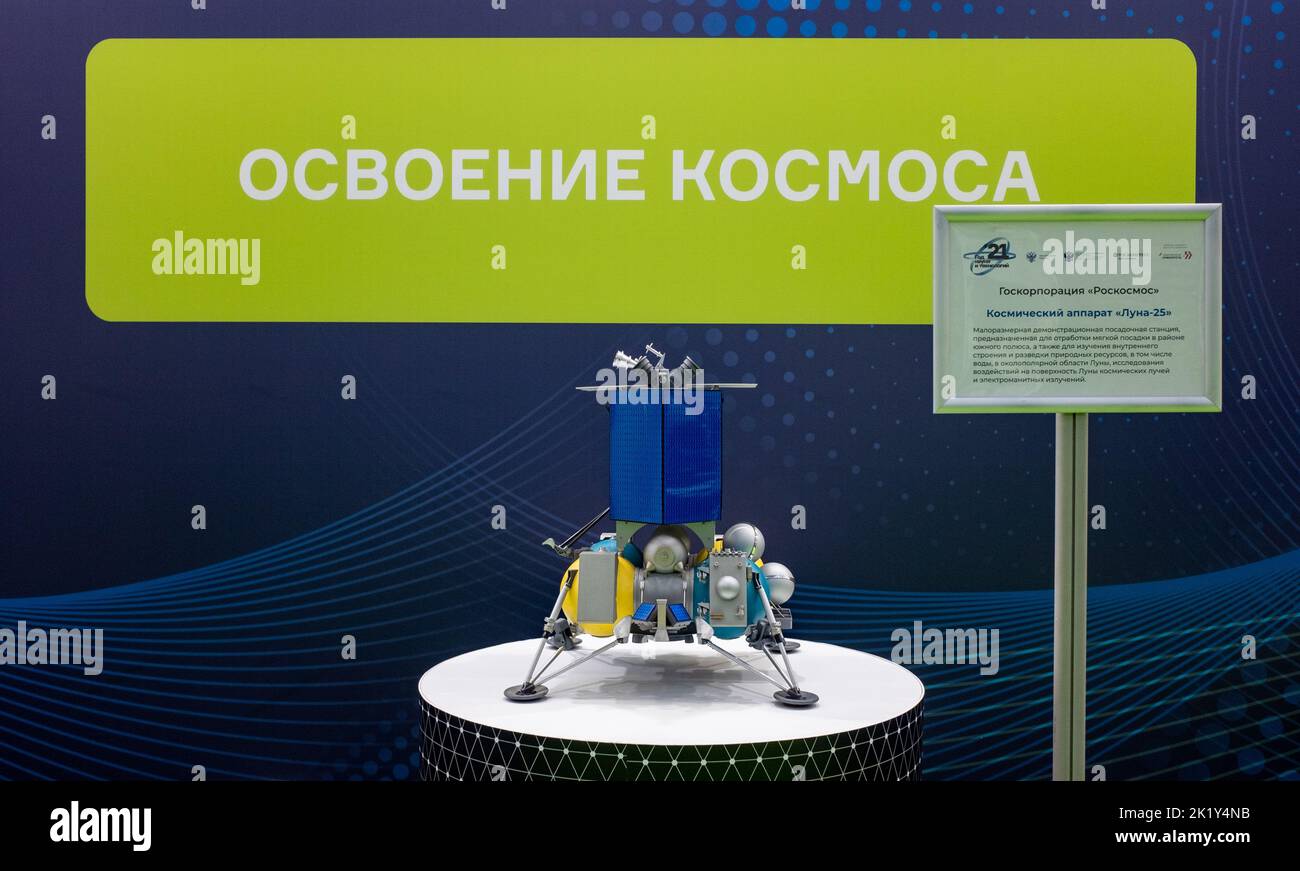 8 dicembre 2021, Sochi, Russia. Simulazione della navicella spaziale russa Luna 25 Foto Stock