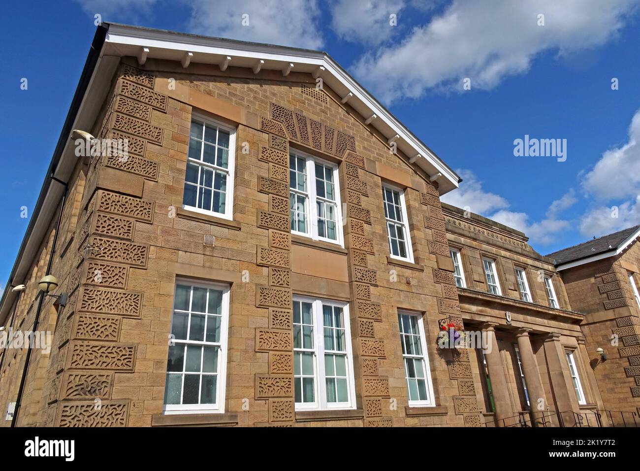 Glossop Town Hall Building, High Peak Borough Council, Glossop, High Peak, Derbyshire, Inghilterra, REGNO UNITO, SK13 8BS Foto Stock