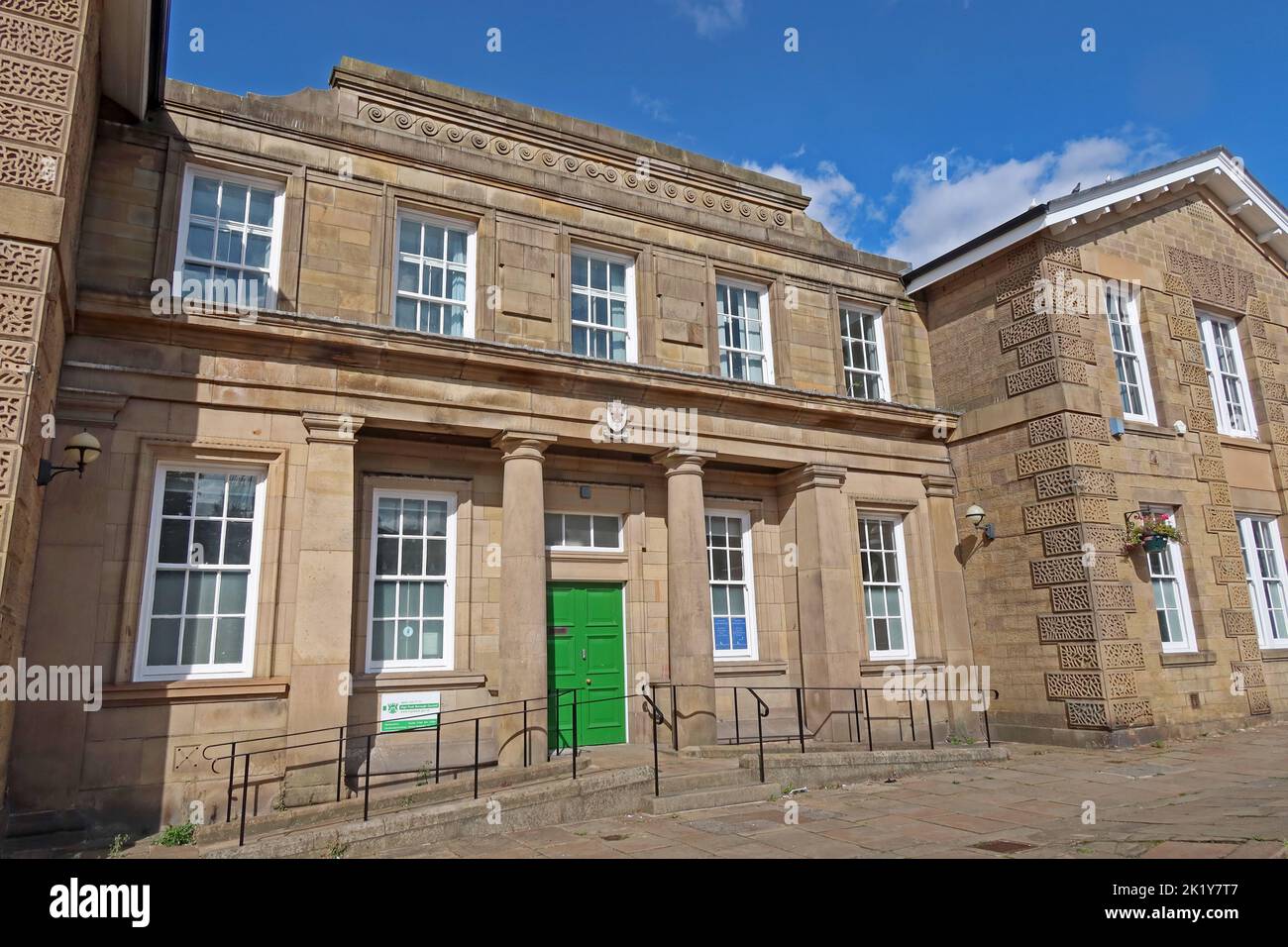 Glossop Town Hall Building, High Peak Borough Council, Glossop, High Peak, Derbyshire, Inghilterra, REGNO UNITO, SK13 8BS Foto Stock