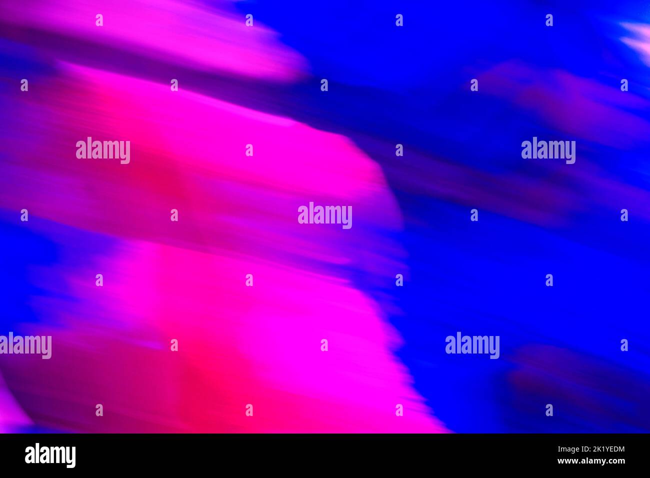 Sfondo colorato astratto. Neon brillante con colorazione rosa. Carta da parati creativa rosa blu. Foto Stock