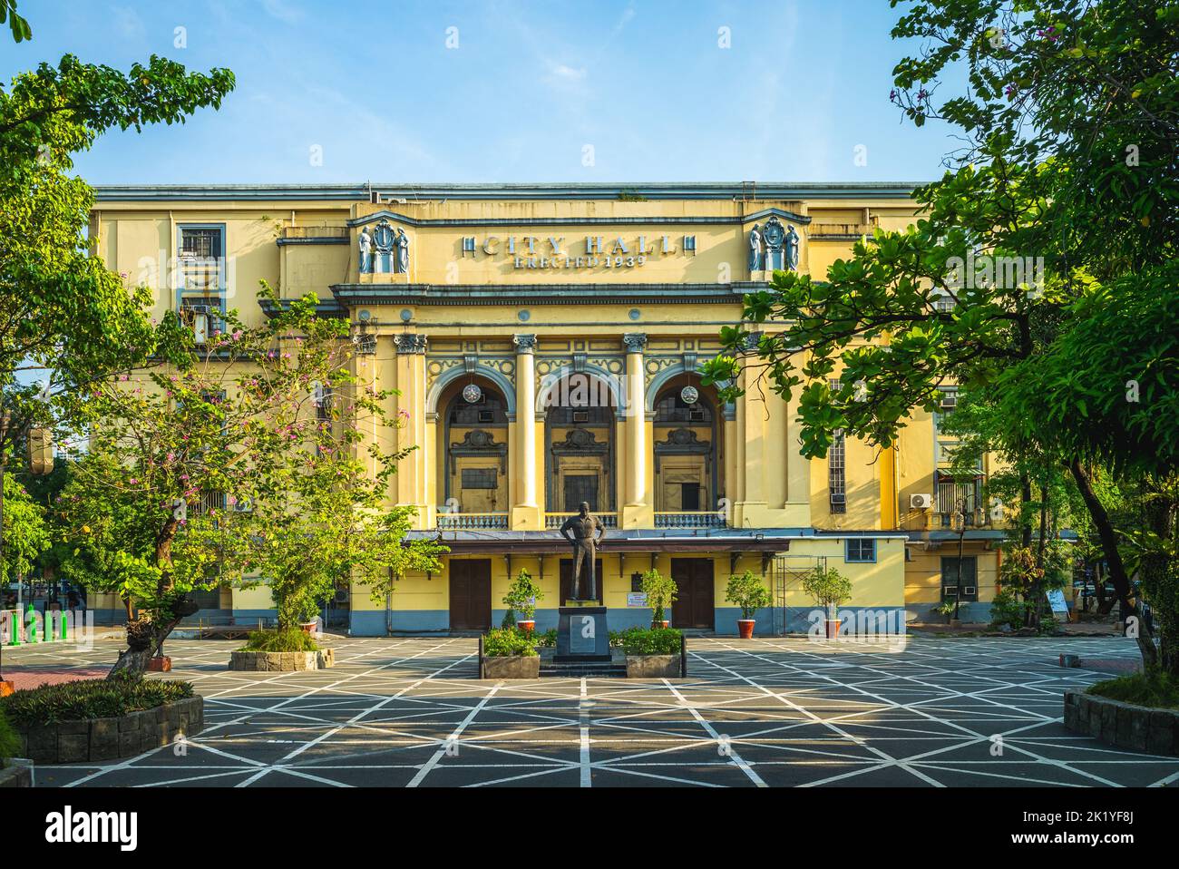 6 aprile 2019: Statua dell'Arsenio Hilario Lacson al Municipio di Manila, Filippine. Era un giornalista filippino, avvocato e politico, il f Foto Stock