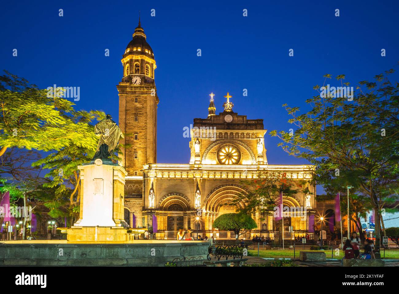 Cattedrale di Manila a Intramuros, Manila, Filippine di notte Foto Stock