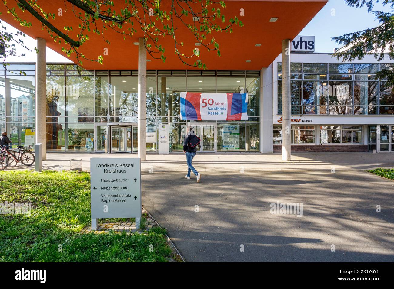 Edificio distrettuale per il distretto di Kassel, centro di educazione per adulti e reparto sanitario Foto Stock