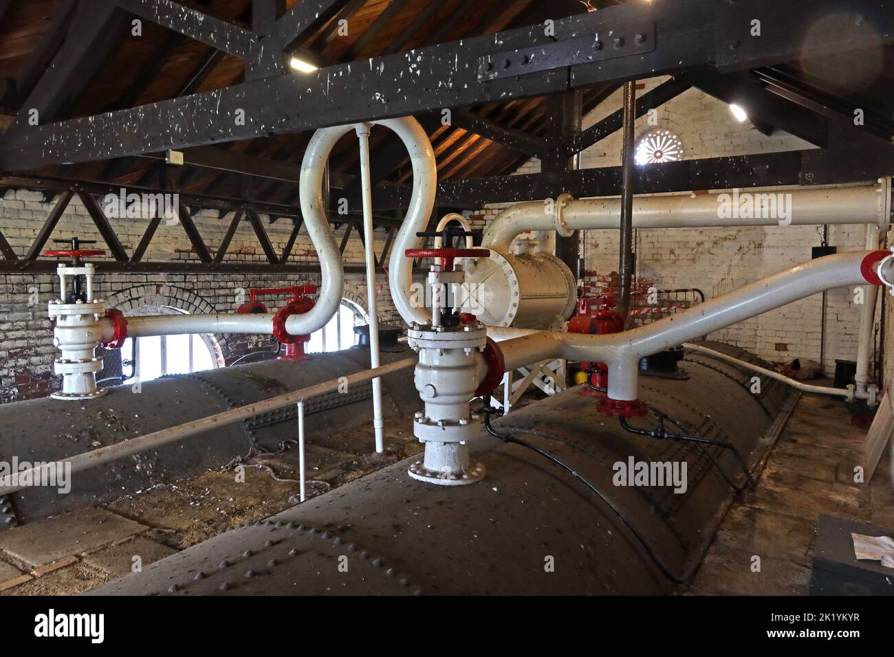 Top of boiler, pompa di acqua di vapore, National Waterways Museum, South Pier Rd, Ellesmere Port, Cheshire, INGHILTERRA, REGNO UNITO, CH65 4FW Foto Stock