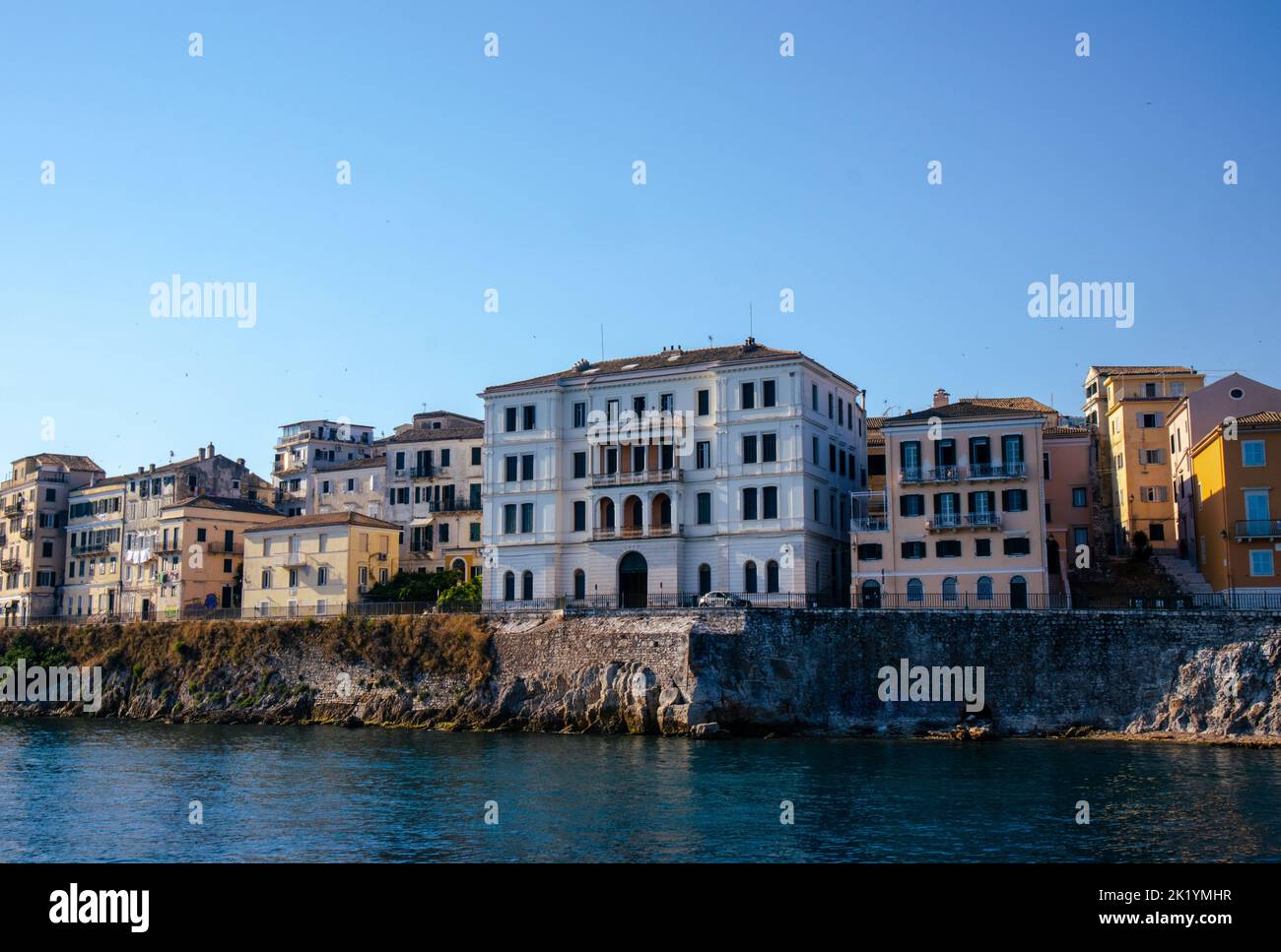 diversi edifici sul lungomare di corfù Foto Stock