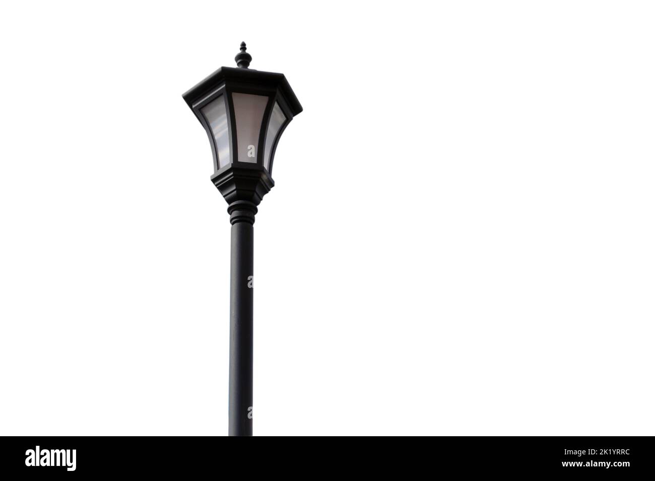 Vecchio lampione da strada primo piano. Oggetto isolato su sfondo bianco. Foto Stock