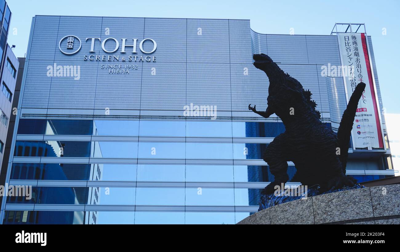 Statua di Godzilla al di fuori degli studi Toho, Tokyo, Giappone Foto Stock
