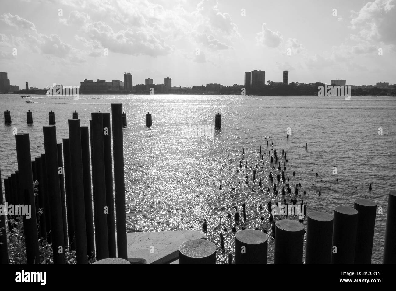 Little Island al Molo 55 lungo il fiume Hudson a New York City, NY, USA. Foto Stock