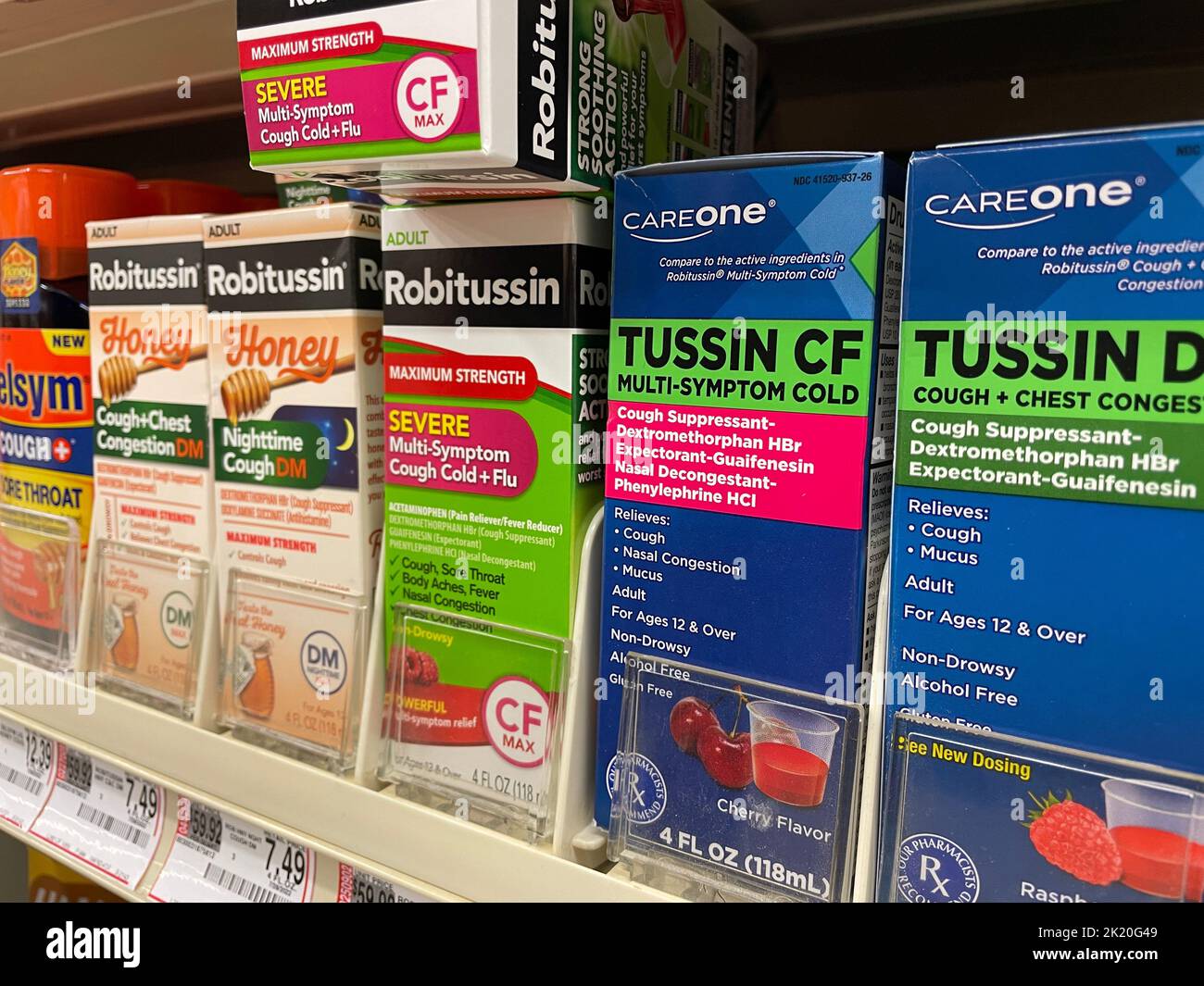 Grovetown, GA USA - 09 21 22: Varietà della sezione della medicina del negozio di alimentari Foto Stock