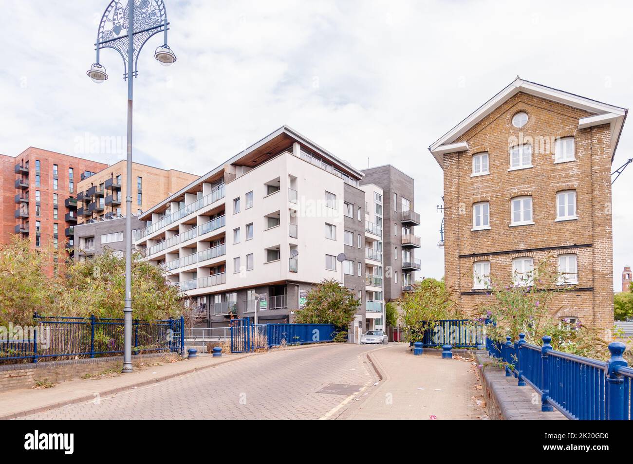 Nuovo complesso di appartamenti lungo il Roding Riverside a Barking, East London Foto Stock