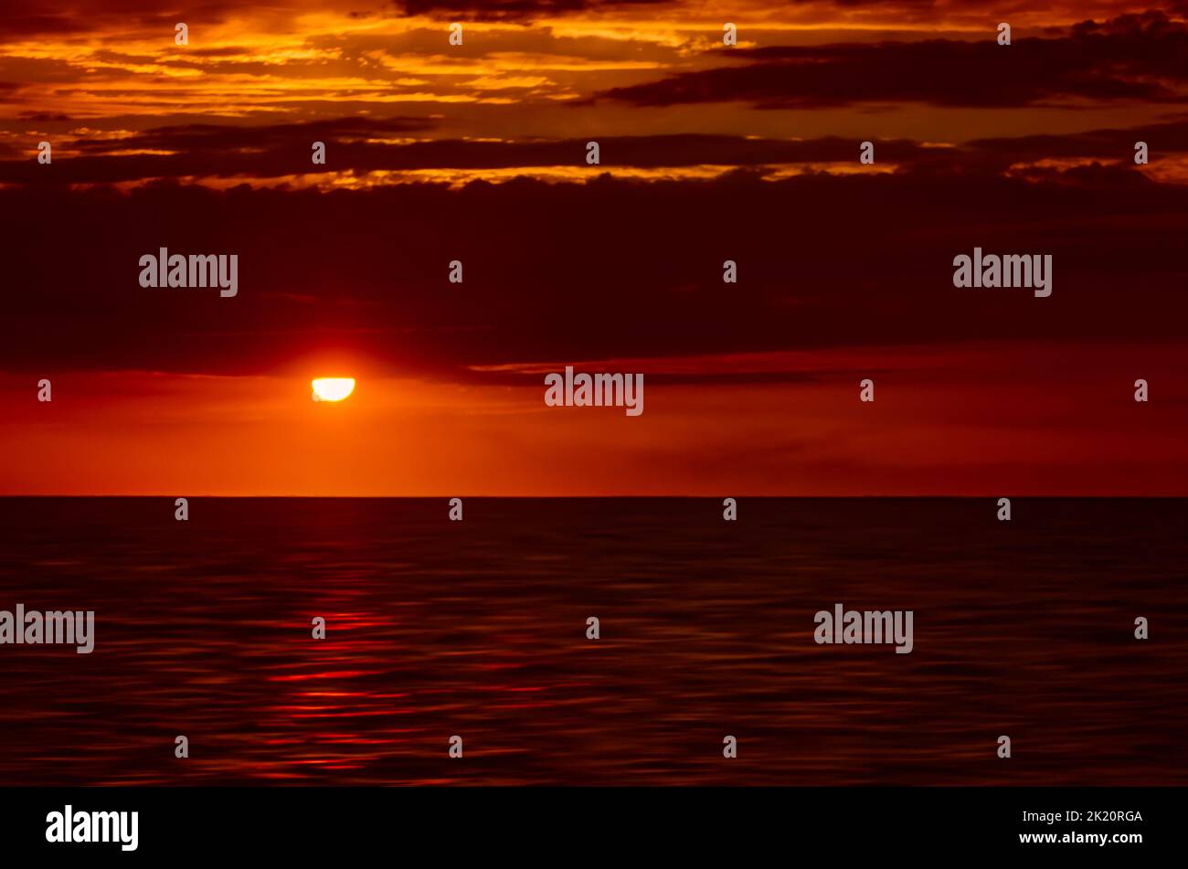 Il sole tramonta su Heron Bay, 2 maggio 2014, a Coden, Alabama. Foto Stock