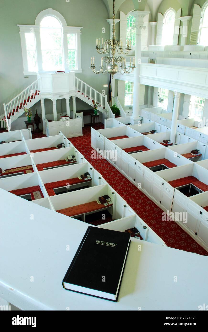 Una vista dal Loft del Coro alla prima chiesa congregazionale di Bennington, Vermont, un esempio fondamentale di una chiesa classica del New England Foto Stock