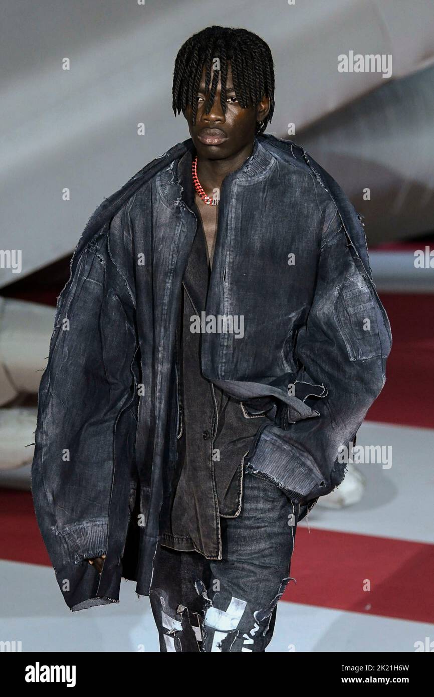 Milano, Italia. 21st Set, 2022. PISTA DIESEL SS23 durante la settimana della moda di Milano il 2022 settembre - Milano, Italia. 21/09/2022 Credit: dpa/Alamy Live News Foto Stock