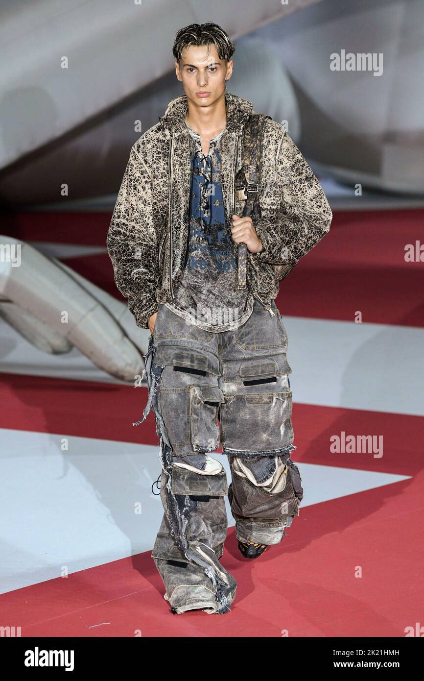 Milano, Italia. 21st Set, 2022. PISTA DIESEL SS23 durante la settimana della moda di Milano il 2022 settembre - Milano, Italia. 21/09/2022 Credit: dpa/Alamy Live News Foto Stock