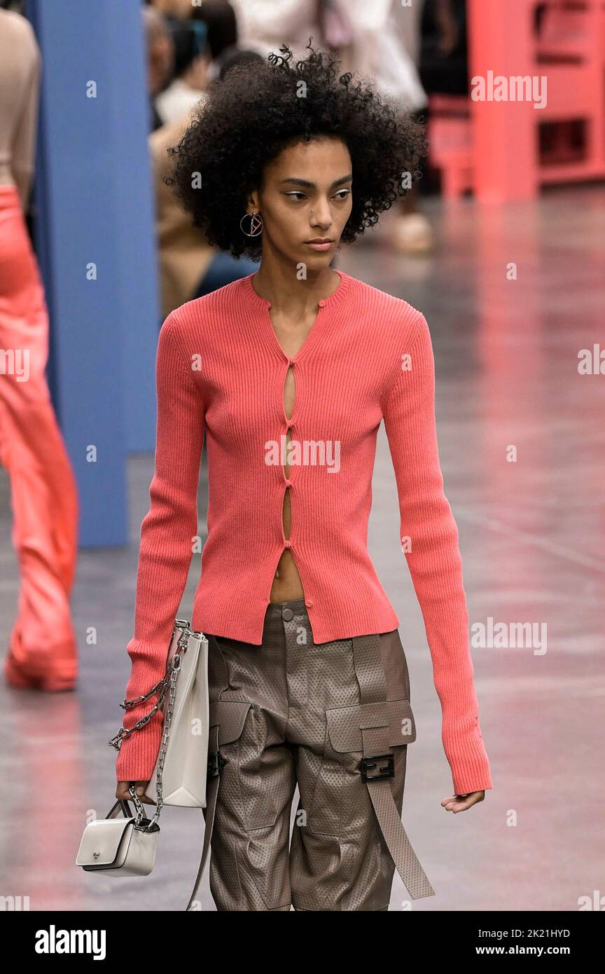 Milano, Italia. 21st Set, 2022. PISTA FENDI SS23 durante la settimana della moda di Milano il 2022 settembre - Milano, Italia. 21/09/2022 Credit: dpa/Alamy Live News Foto Stock