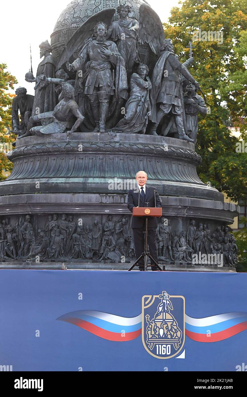 Veliky Novgorod, Russia. 21st Set, 2022. Il presidente russo Vladimir Putin fa le sue osservazioni in occasione di un concerto che segna il 1160th° anniversario della statualità russa mercoledì 21 settembre 2022 a Veliky Novgorod, Russia. Il presidente russo Vladimir Putin annuncia piani per mobilitare fino a 300.000 riservisti militari per combattere in Ucraina dopo che le forze russe hanno perso terreno. Foto di Kremlin POOL/ Credit: UPI/Alamy Live News Foto Stock