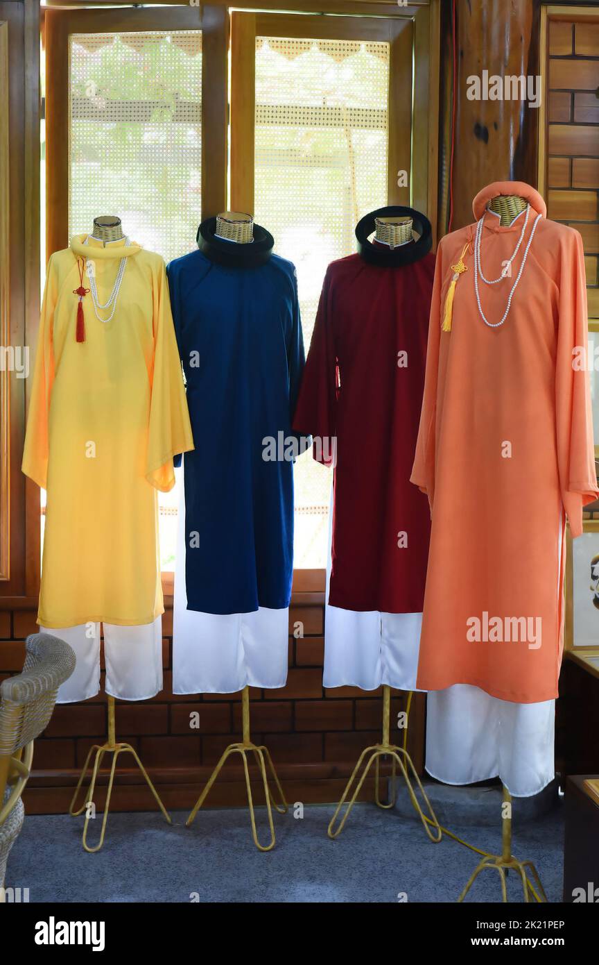 Costumi tradizionali femminili in Vietnam su manichino Foto Stock
