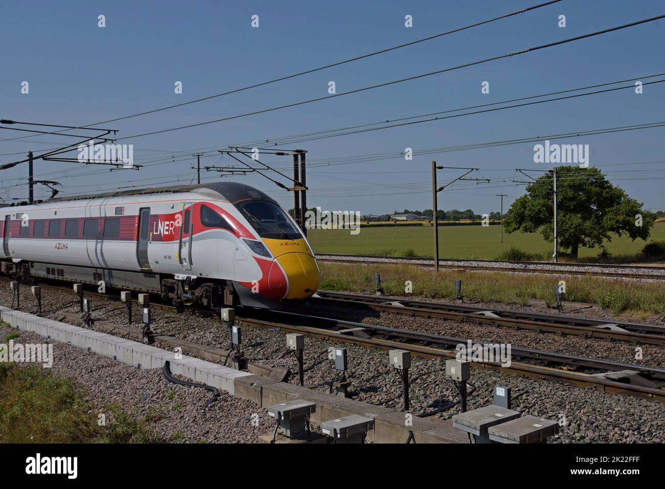 Un treno ad alta velocità LNER Azuma che passa da Colton Junction, il raccordo ferroviario ad alta velocità 1st del Regno Unito, East Coast Main Line, Yorkshire, Regno Unito Foto Stock