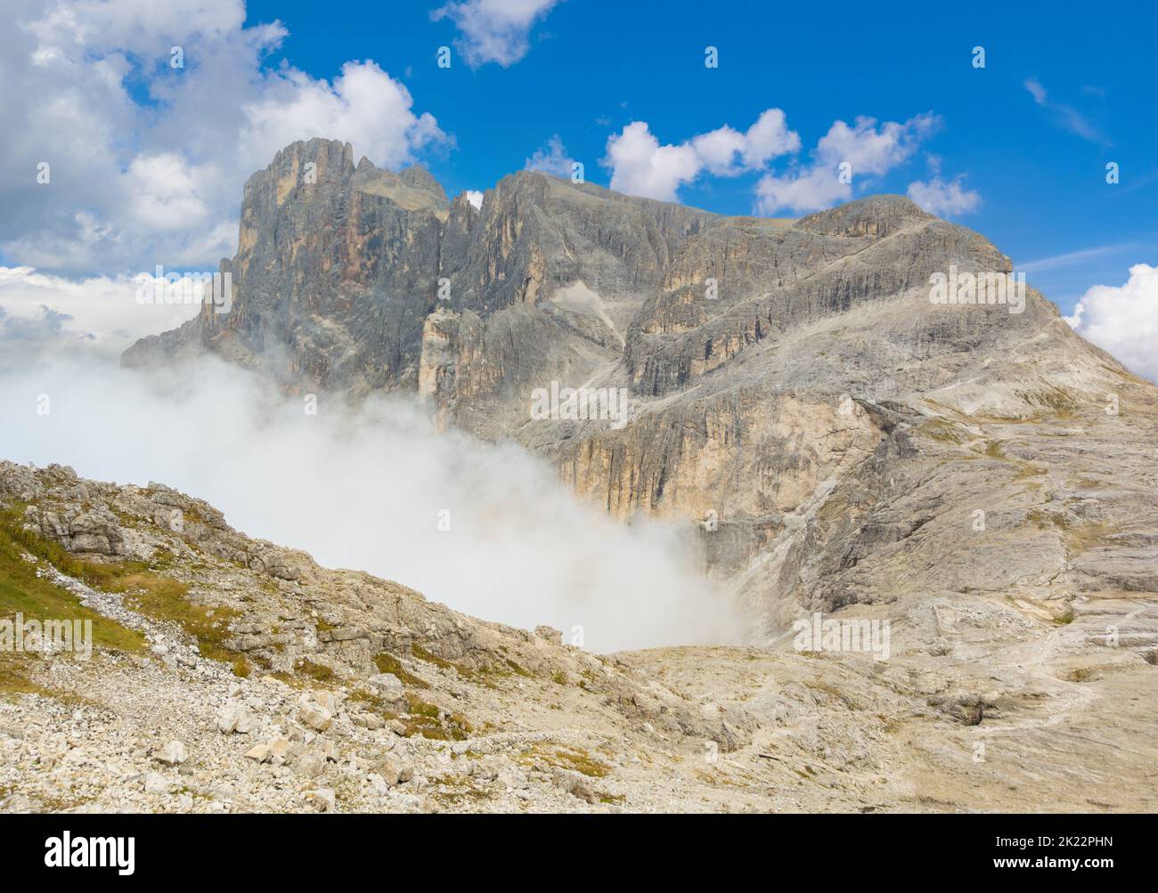 Dolomiti (Italia) - una veduta panoramica della catena montuosa delle Dolomiti, patrimonio mondiale dell'UNESCO, in Veneto e Trentino Alto Adige. Qui gruppo pale di San Martino Foto Stock