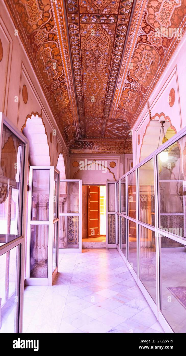 Fort palazzo vista interna con disegni sul soffitto, Bikaner, Rajasthan, India. Foto Stock