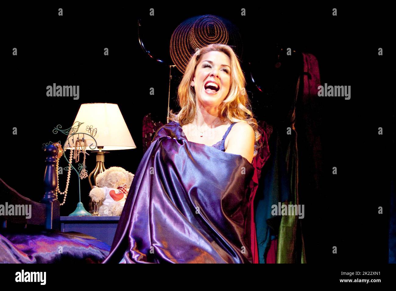 Claire Sweeney in TELL ME ON A SUNDAY at the Theatre Royal, Royal & Derngate, Northampton, Inghilterra 02/09/2010 musica: Andrew Lloyd Webber testi: Don Black regista: Tamara Harvey Foto Stock