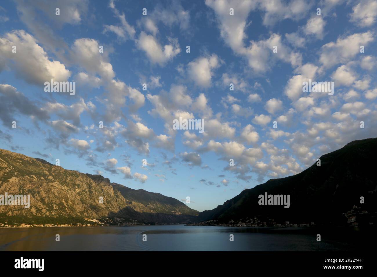 Interessante composizione di terra e nuvole Foto Stock