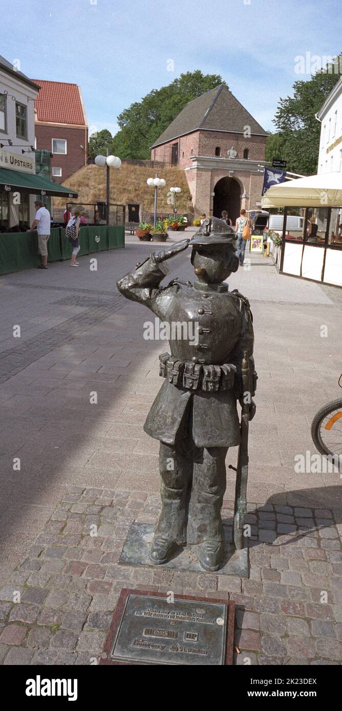 HALMSTAD Halland n. 91 è una popolare striscia comica svedese che attrae un reggimento a Halmstad e ha dato alla città una statua in piedi a Storgatan Foto Stock