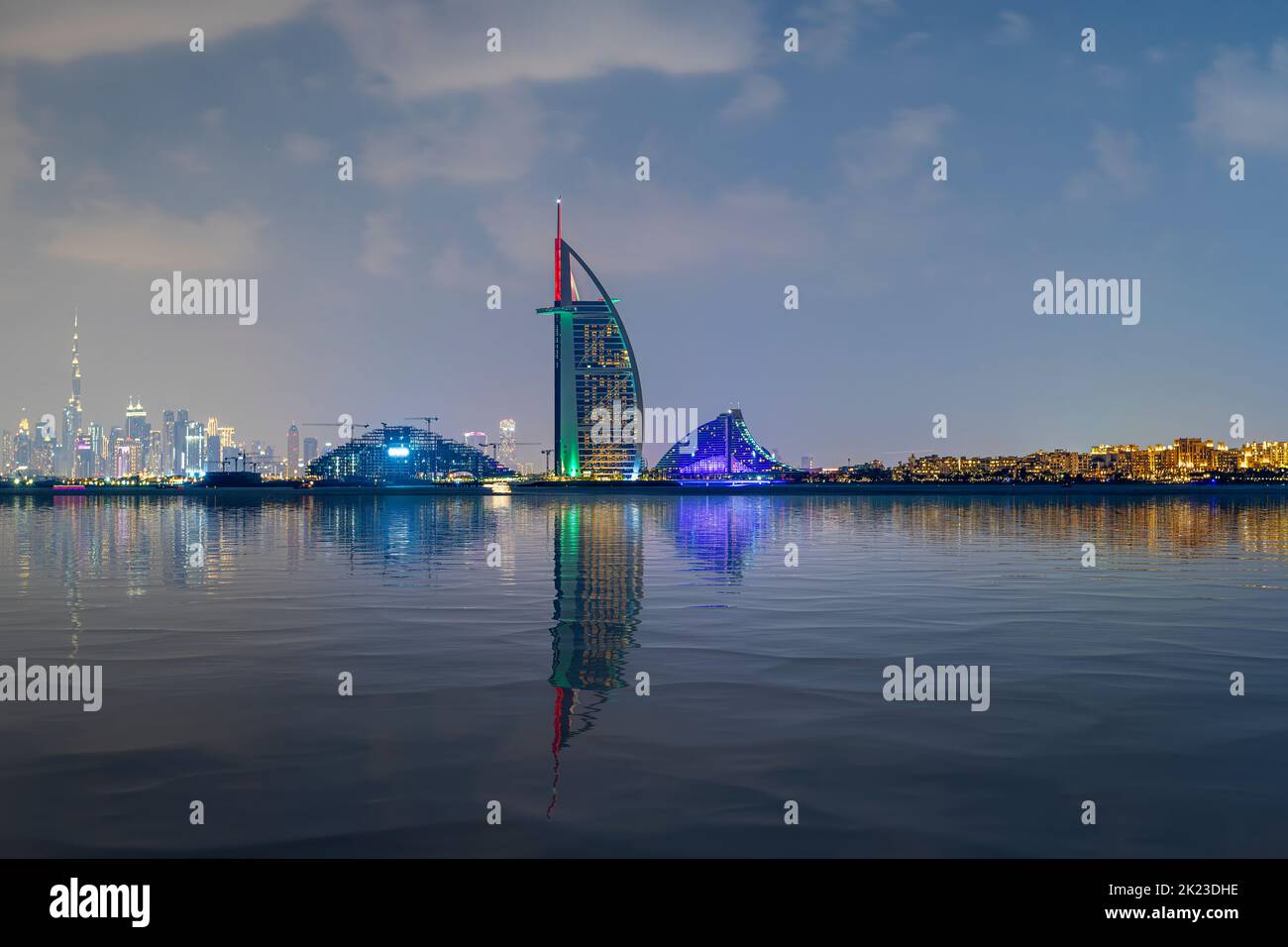 Vista del Burj al Arab da Palm Jumaira Foto Stock