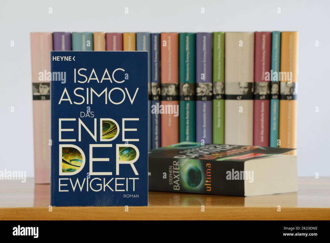 Stephen Baxter ultima novel e Isaac Asimov la fine dell'eternità Foto stock  - Alamy