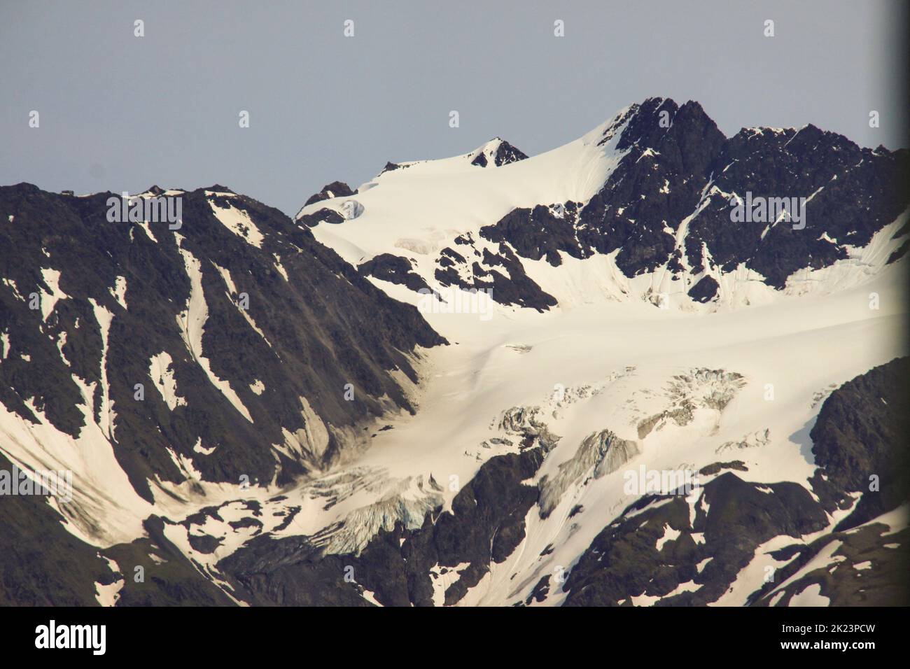 Vette innevate fotografate vicino Homer, Alaska. Homer è una città dell'Alaska di Stati Uniti d'America, situata nella Penisola del Kenai, nello stato federato del Jarsi. E' di 218 miglia (351 Foto Stock