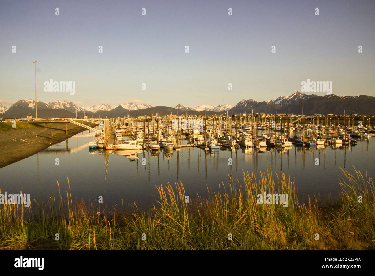 Porticciolo e porto di pesca fotografati vicino Homer, Alaska. Homer è una città dell'Alaska di Stati Uniti d'America, situata nella Penisola del Kenai, nello stato federato del Jarsi. Dista 351 km (218 mi) Foto Stock