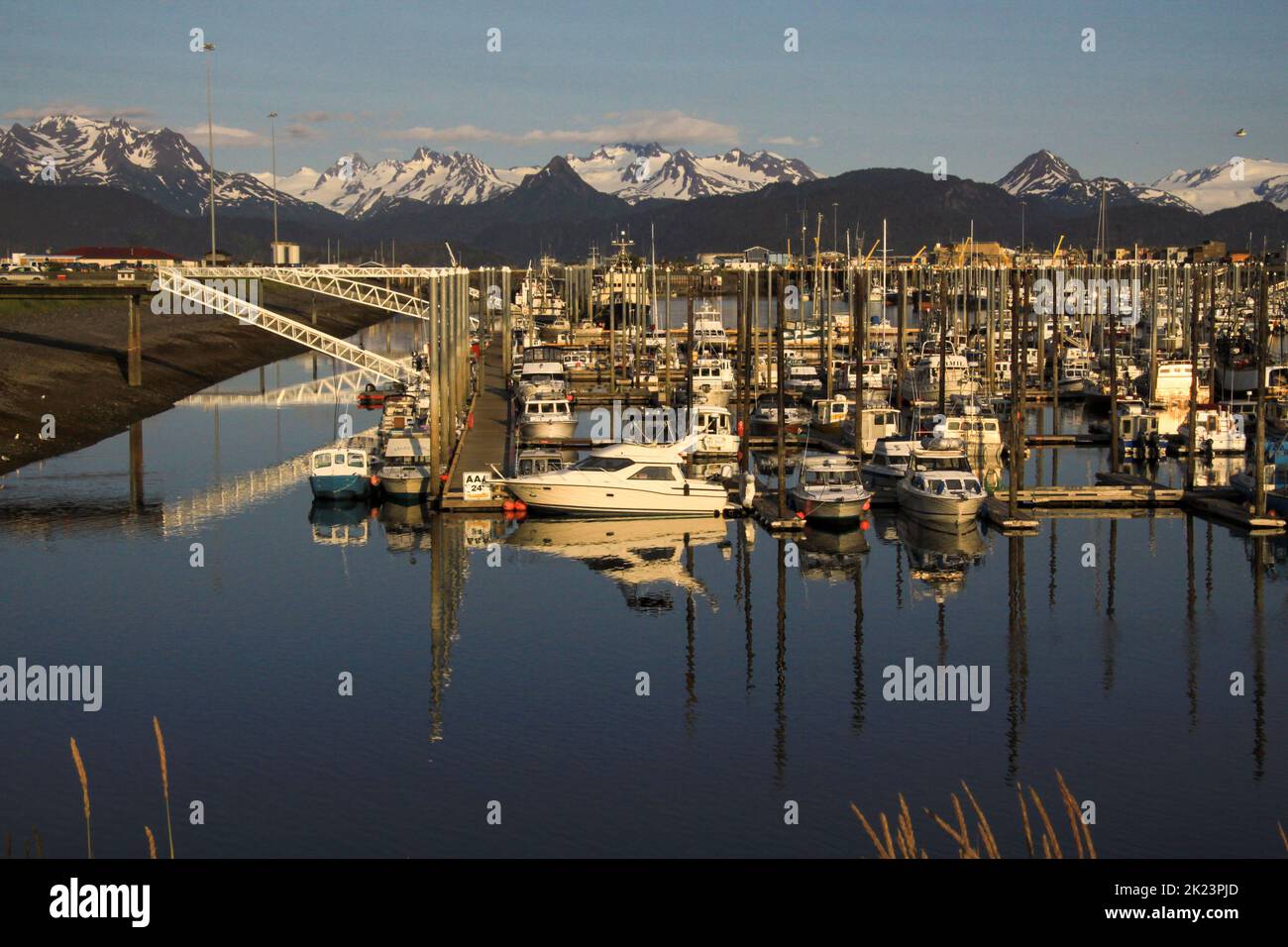 Porticciolo e porto di pesca fotografati vicino Homer, Alaska. Homer è una città dell'Alaska di Stati Uniti d'America, situata nella Penisola del Kenai, nello stato federato del Jarsi. Dista 351 km (218 mi) Foto Stock