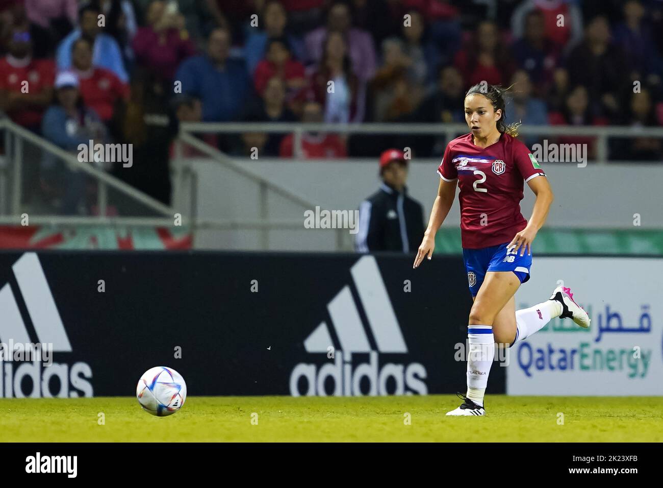 San Jose, Costa Rica. 13th ago, 2022. San Jose, Costa Rica, 13th 2022 agosto: Abigail Sancho (2 Costa Rica) va avanti durante la partita di calcio della Coppa del mondo di donne FIFA U20 Costa Rica 2022 tra Costa Rica e Spagna all'Estadio Nacional di San Jose, Costa Rica. (Daniela Porcelli/SPP) Credit: SPP Sport Press Photo. /Alamy Live News Foto Stock