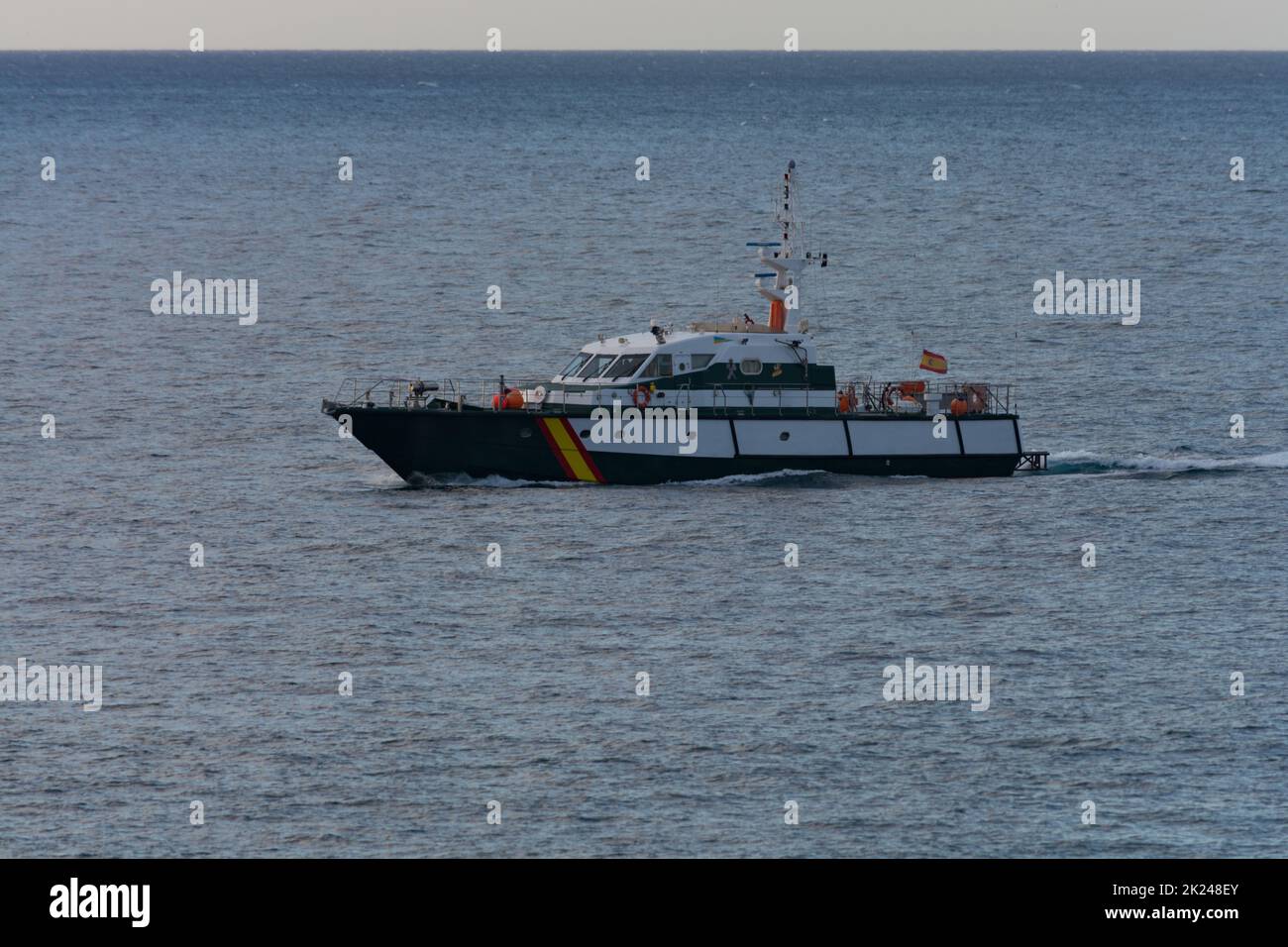 CRAN CANARIA, MELONERAS - 14 NOVEMBRE 2019: Guardia Spagnola pattuglia di nave civile al largo della costa di Cran Canaria, Meloneras, Spagna. Guardia costiera Foto Stock