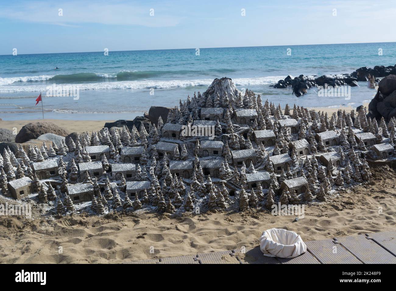 Villaggio di Natale di sabbia sulla spiaggia di Cran Canaria a Meloneras Foto Stock