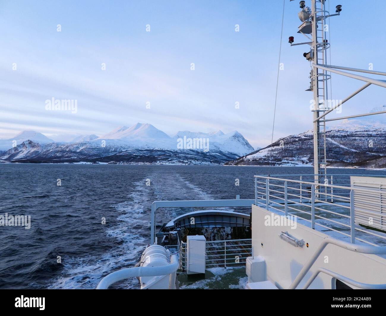 Le Alpi di Lyngen sono una catena montuosa nella contea nord-orientale di Troms og Finnmark in Norvegia, ad est della città di Tromso. Foto Stock